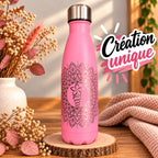 Exemple de création unique : mandala gravé sur gourde inox rose par Nodalâme – Filament Fou