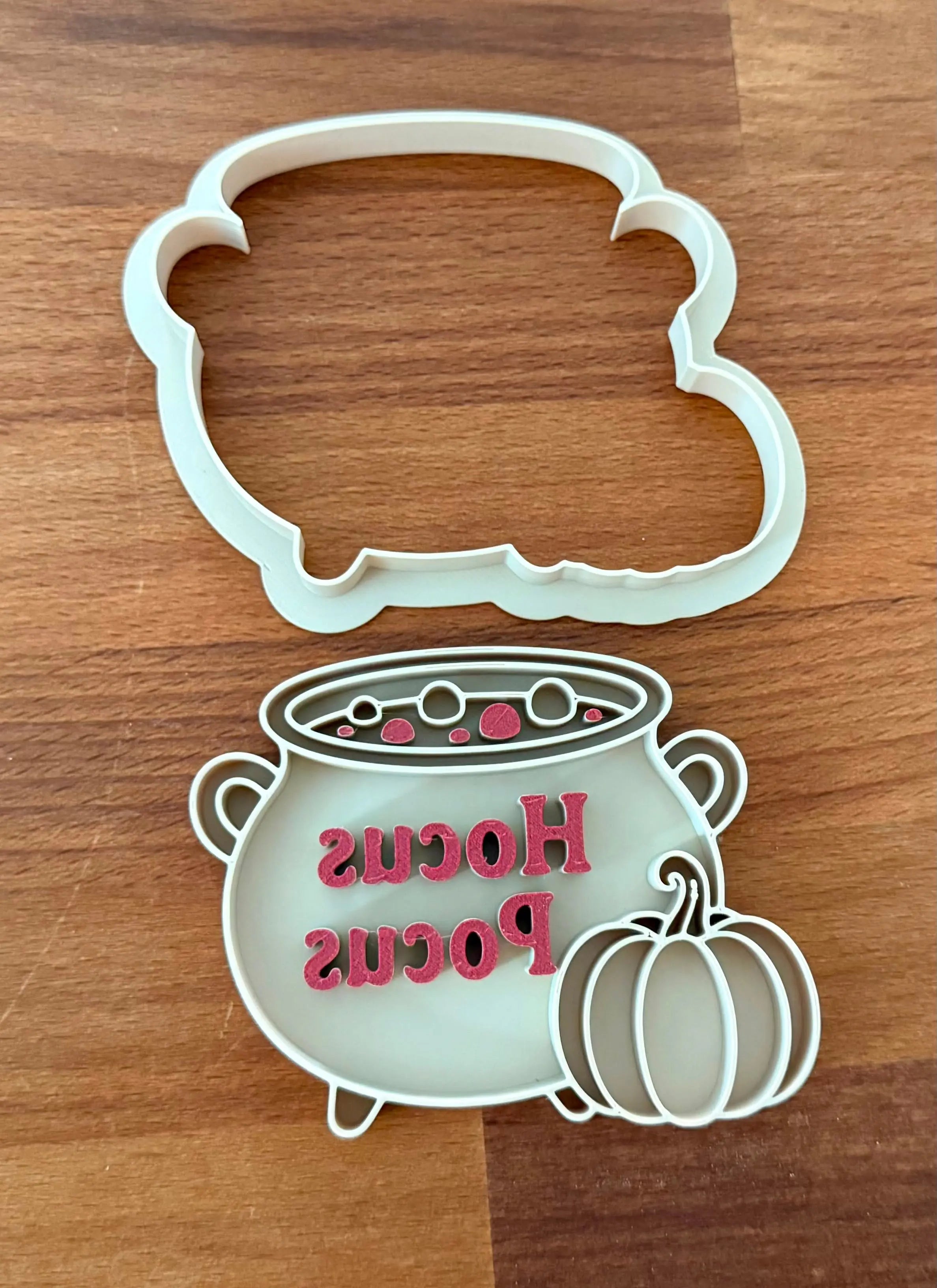 Emporte-pièce chaudron Hocus Pocus, biscuit réalisé - Filament Fou