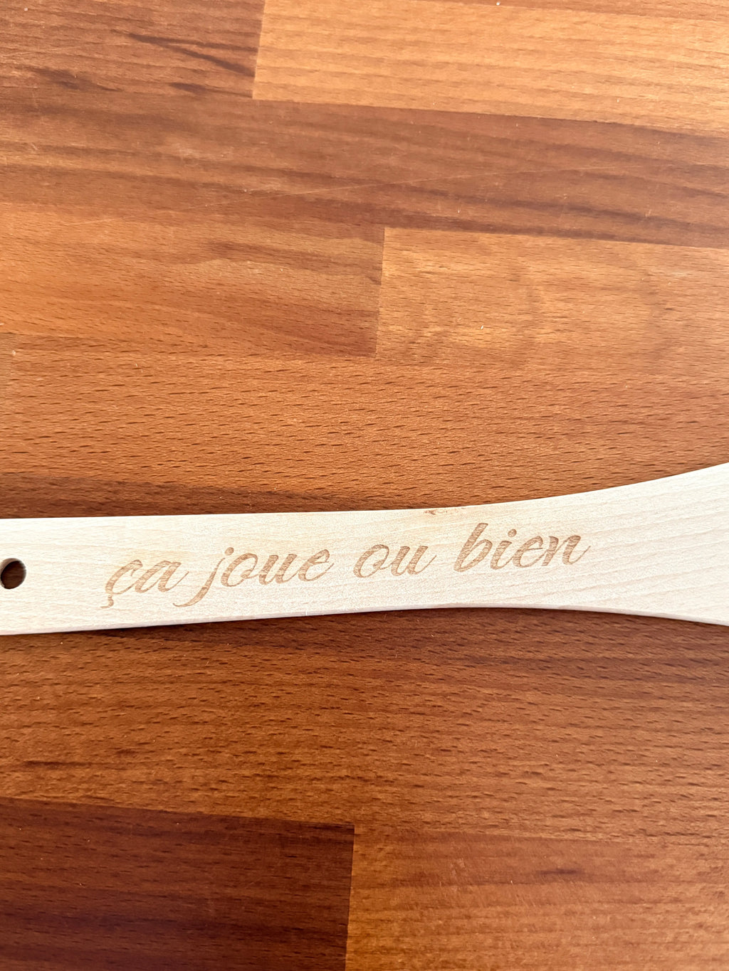Spatule en bois de hêtre gravée – « ça joue ou bien » | Filament Fou