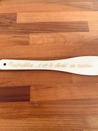 Spatule en bois de hêtre gravée – « Foutrebleu... c'est le cheni en cuisine » | Filament Fou